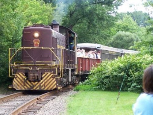 Train with open car coming around bend for web